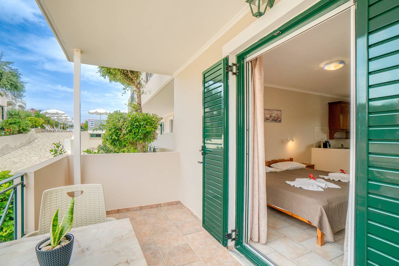 Ganze Wohnung, Ferienwohnung 'Standard Studio Downstairs 1' mit Gemeinschaftspool, Wi-Fi und Klimaanlage in Arillas Agiou Georgiou, Arillas