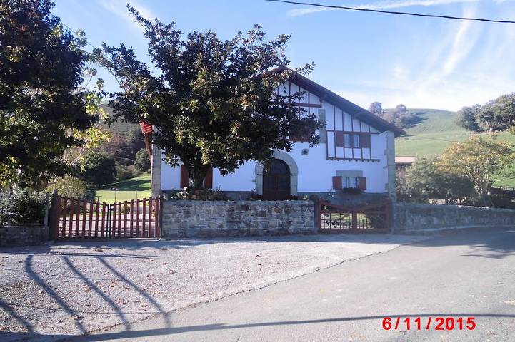 Gîte pour 5 personnes, avec jardin à Hélette