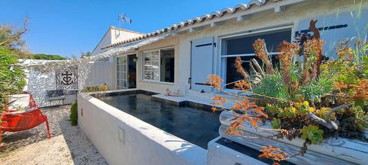 Gîte pour 4 personnes, avec jardin et vue sur le lac ainsi que piscine et terrasse dans les Bouches-du-Rhône