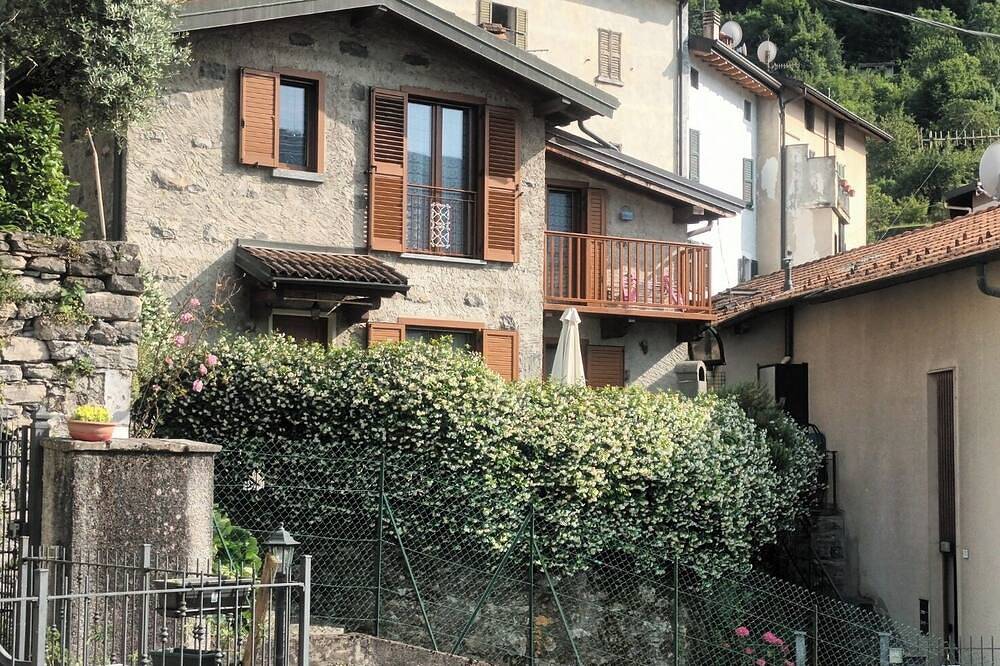 Schöne Ferienwohnung am Comer See mit privatem Garten und Seeblick in Bagnana (Lezzeno), Lezzeno