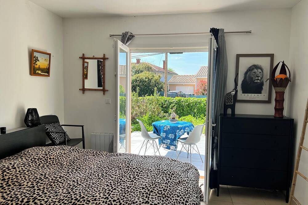 Master suite in single-storey house with terrace and jacuzzi in summer in Gaillac, Región de Albi