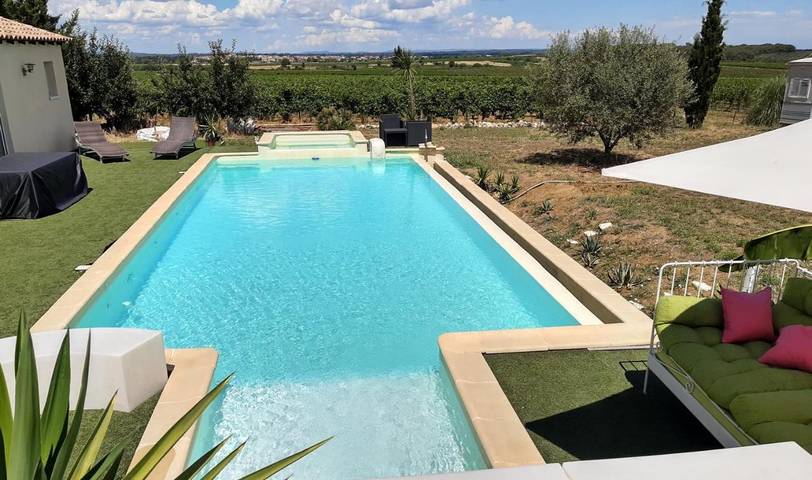 Maison de vacances pour 14 personnes, avec Terrasse et Jardin ainsi que Piscine et Vue à Servian
