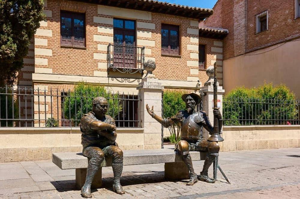 Entire apartment, Study of Don Quixote. B2 (1 double bed 1 puff bed) in Alcalá de Henares, Madrid Province
