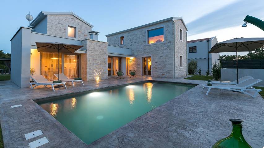 Villa für 6 Personen, mit Pool und Garten sowie Sauna, mit Haustier in Porec und Umgebung