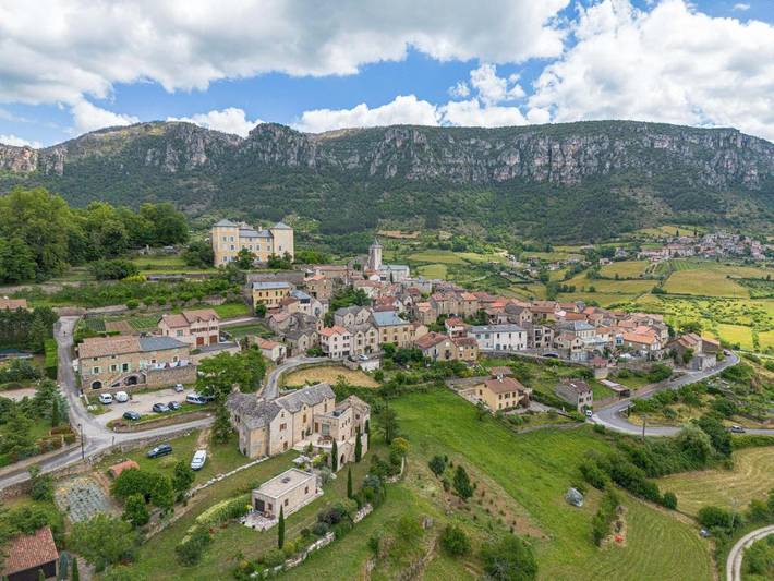 Maison d’hôte pour 3 personnes, avec Jacuzzi et Terrasse ainsi que Bassin pour enfant et Piscine