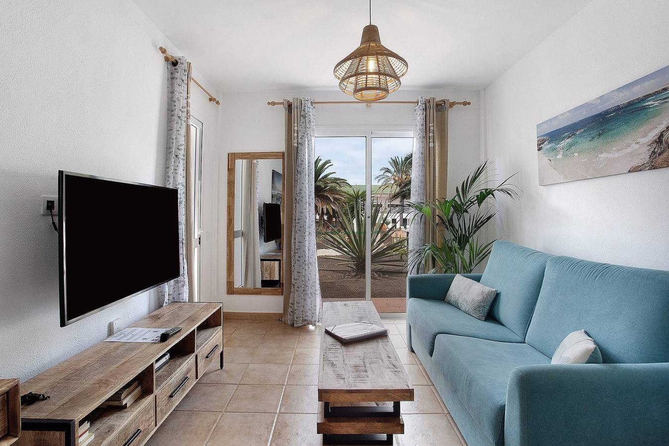 Vacation Home 'Casa Verdemar' with Shared Pool, Private Terrace and Wi-Fi in Corralejo, La Oliva