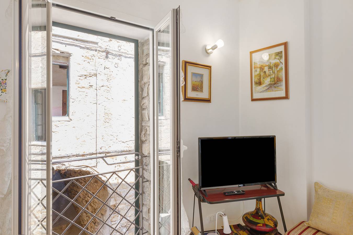 Ganze Wohnung, Apartment 'Sole' mit Wlan in Cipressa, Riviera di Ponente