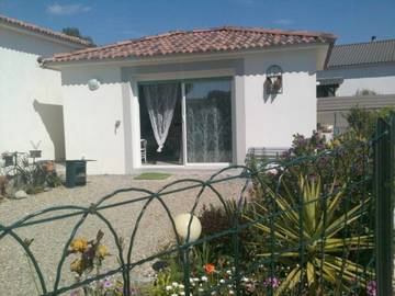 Gîte pour 2 personnes, avec jardin et vue dans Prunete