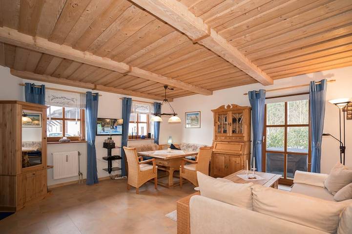Ferienwohnung für 5 Personen, mit Terrasse und Garten sowie Pool und Sauna