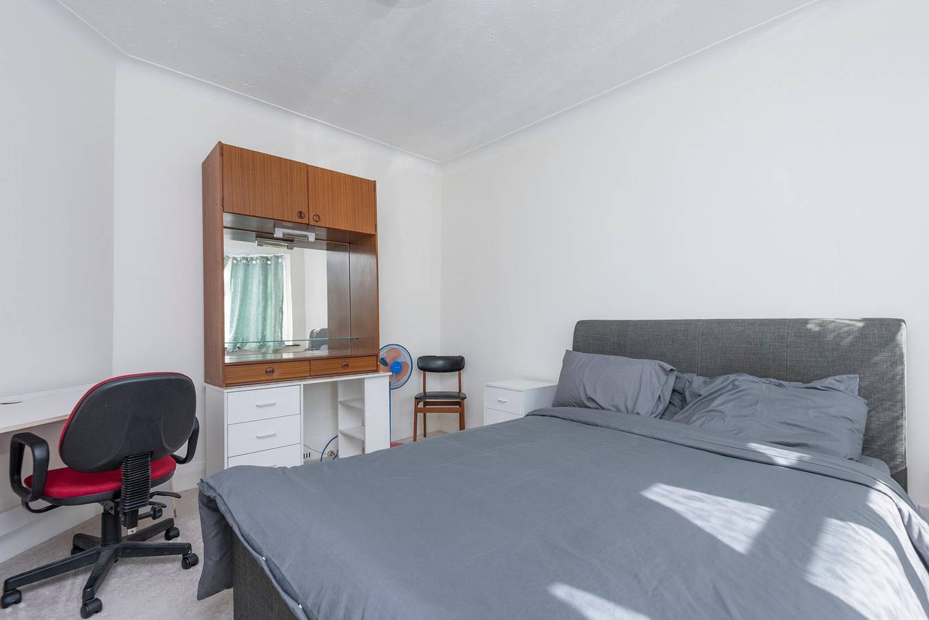 Lovely home in Ilford with parking in Redbridge, London