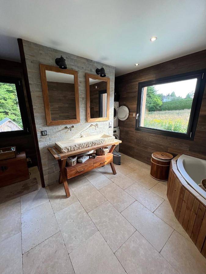 Location de vacances pour 6 personnes, avec jardin ainsi que terrasse et piscine, animaux acceptés à Chantraine - 4