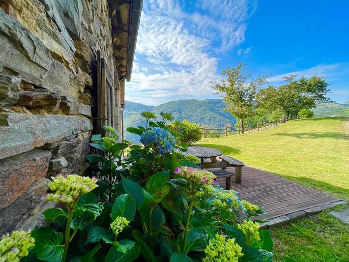 Location de vacances pour 6 personnes, avec jardin et vue dans Montézic - 4