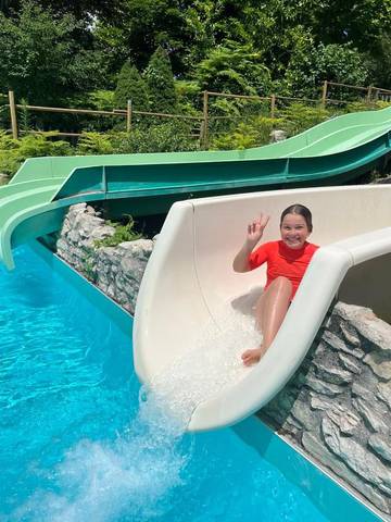 Gîte pour 4 personnes, avec bassin pour enfant ainsi que jardin et piscine à Bélaye