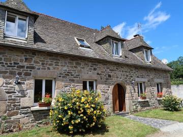 Gîte pour 11 personnes, avec terrasse et jardin, animaux acceptés à Trémel