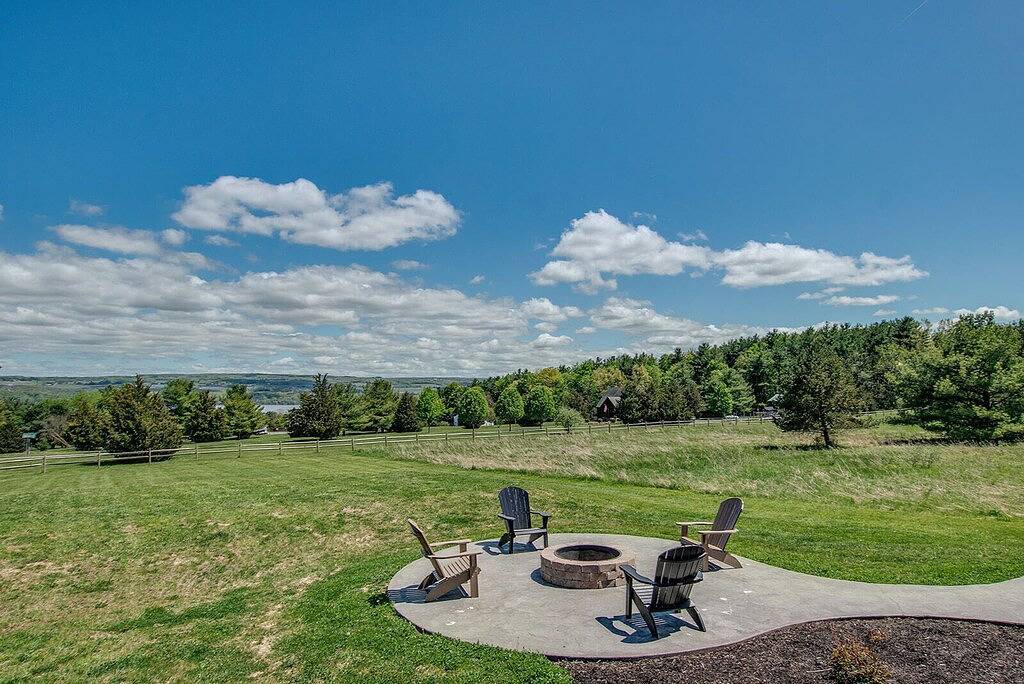 Chalet: 3 bedroom cabin on Seneca lake wine trail in Seneca Lake