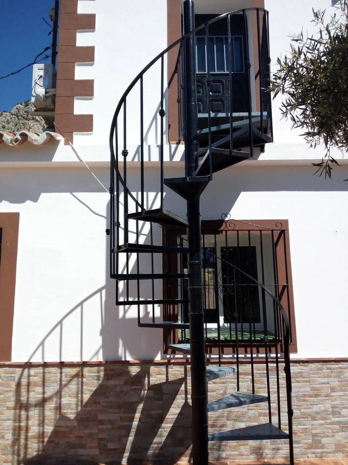 Casa de vacaciones para 2 personas, con vistas además de jardín y piscina - 1