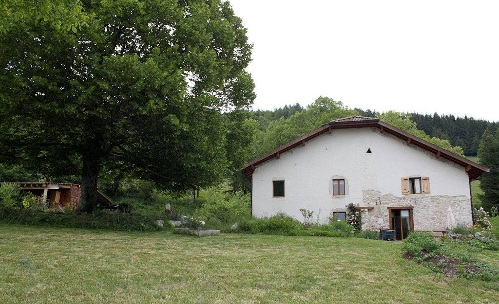 Chez Louve Bleue - Chambre côté ruche in Hotonnes, Nantua