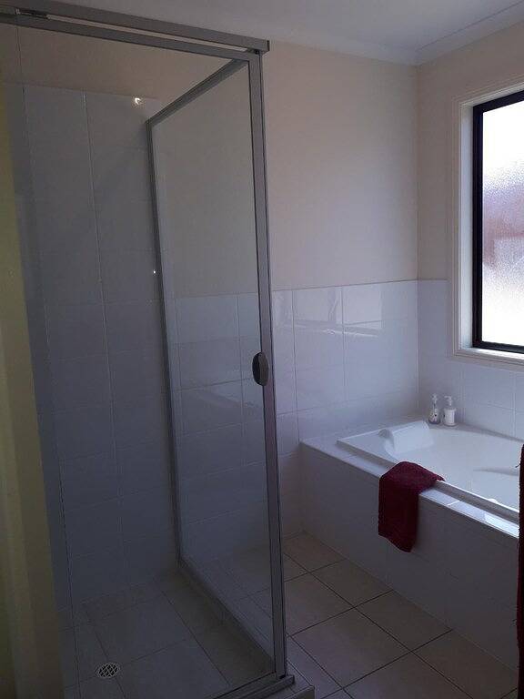 Holiday home for 8 people, with garden and terrace, with pets in Moonta Bay