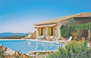 Gîte pour 6 personnes, avec piscine et terrasse à Venasque
