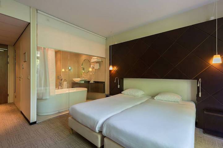 Hotel für 4 Personen, mit Pool