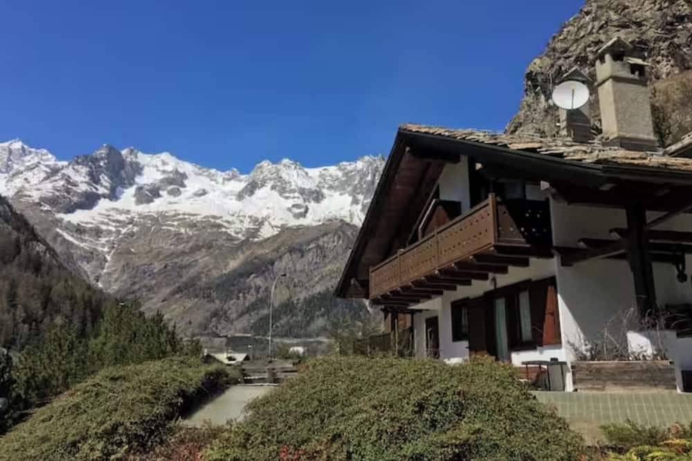 Apartamento entero, Wonderful apartment with garden and view of Mont Blanc in Courmayeur, Alpes del Valais