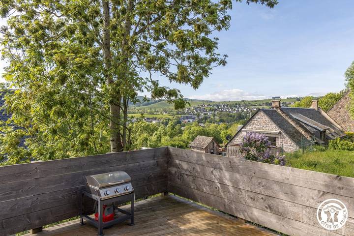 Gîte pour 8 personnes, avec jardin ainsi que jacuzzi et sauna à Besse-et-Saint-Anastaise - 2