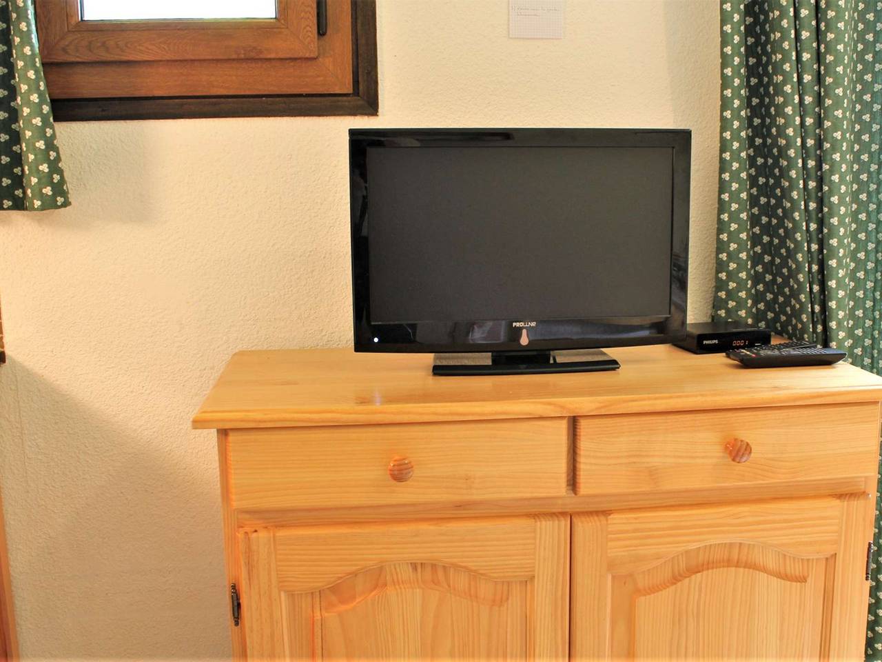 Apartamento entero, Estudio cabina para 5, cerca de servicios, telesilla, balcón sur, casillero de esquí in Station de Risoul, Risoul