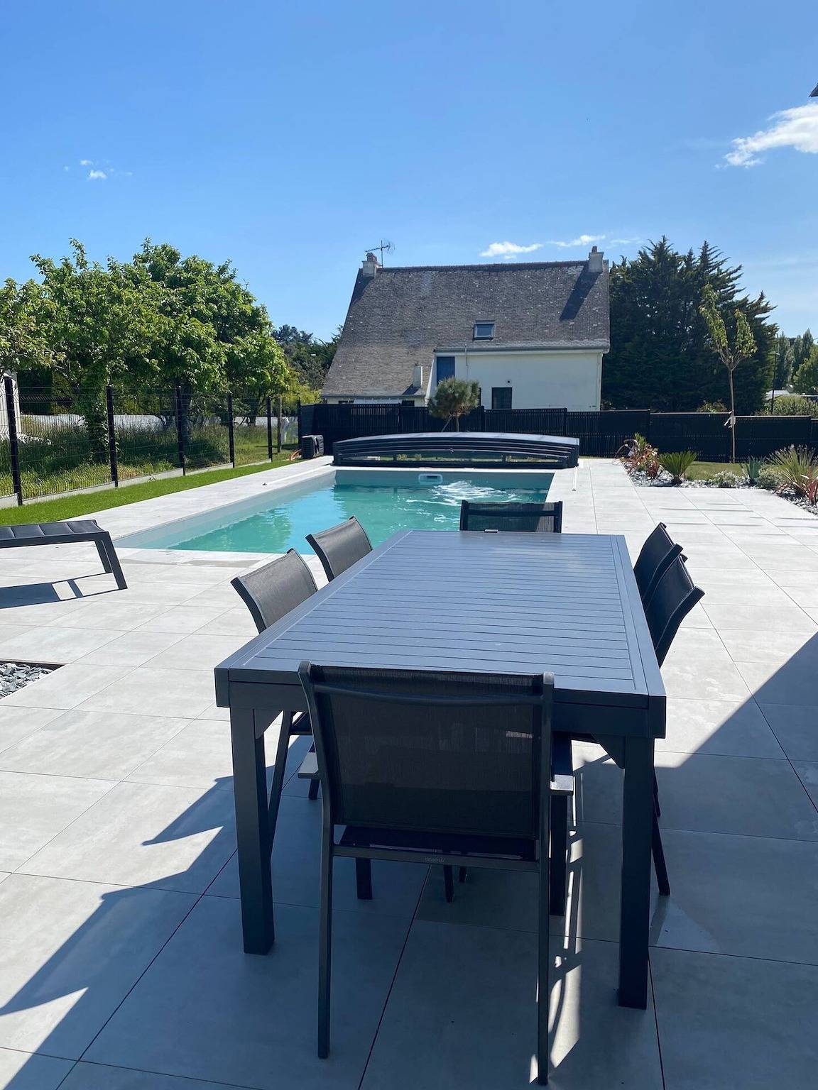 Ty Rhuys Holiday Home with Private Pool, Large Garden, and Beach 300m Away in Saint-Gildas-de-Rhuys, Côte des Mégalithes