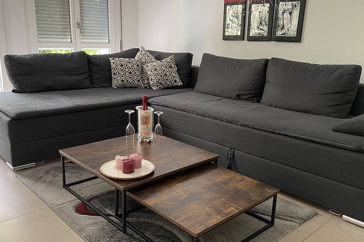 Ganze Wohnung, Sunny terrace apartment in the center with underground parking space and Netflix ... in Leipzig-Ost, Leipzig