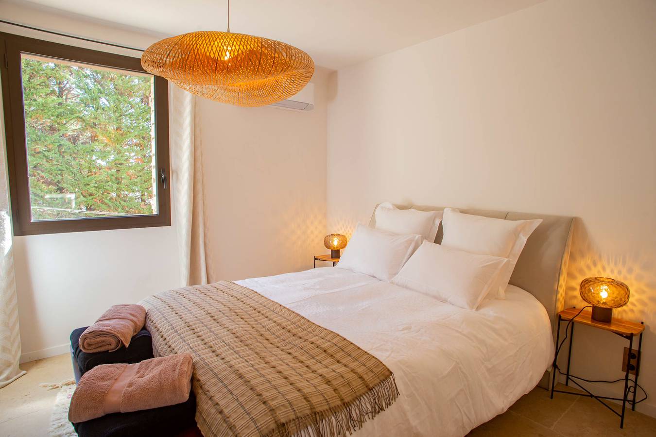 8-bedroom luxury villa with pool in Village de Gordes, Gordes