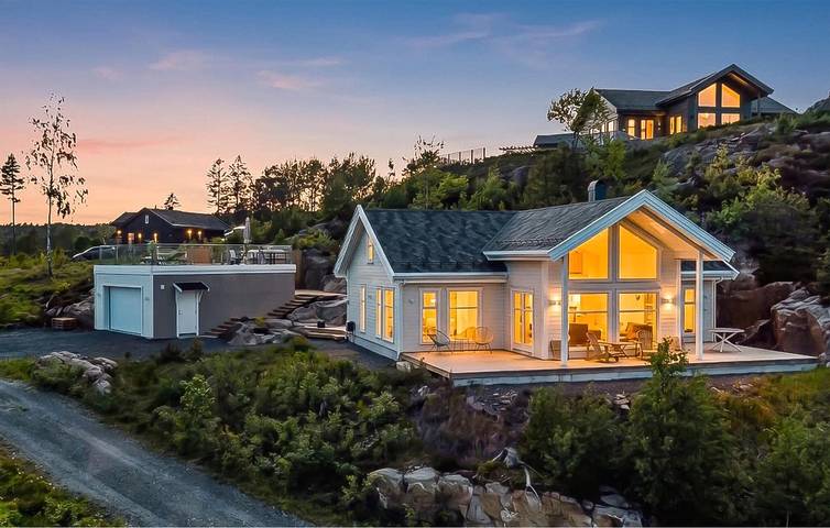 Ferienhaus für 8 Personen mit Ausblick in Risør