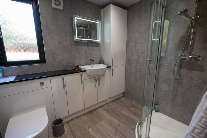 Lomond Lodge 20, Luxury Log cabin on the banks of Loch Lomond in Loch Lomond, Stirling region