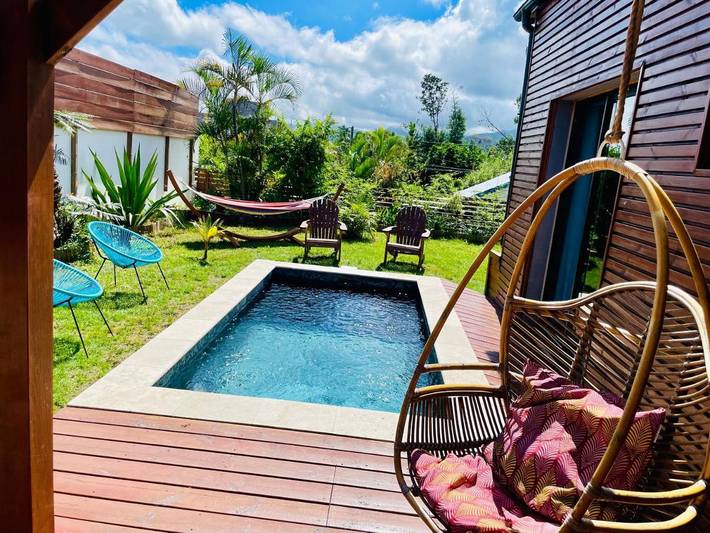 Location de vacances pour 2 personnes, avec jacuzzi et piscine ainsi que terrasse et jardin dans Trois Mares - 4