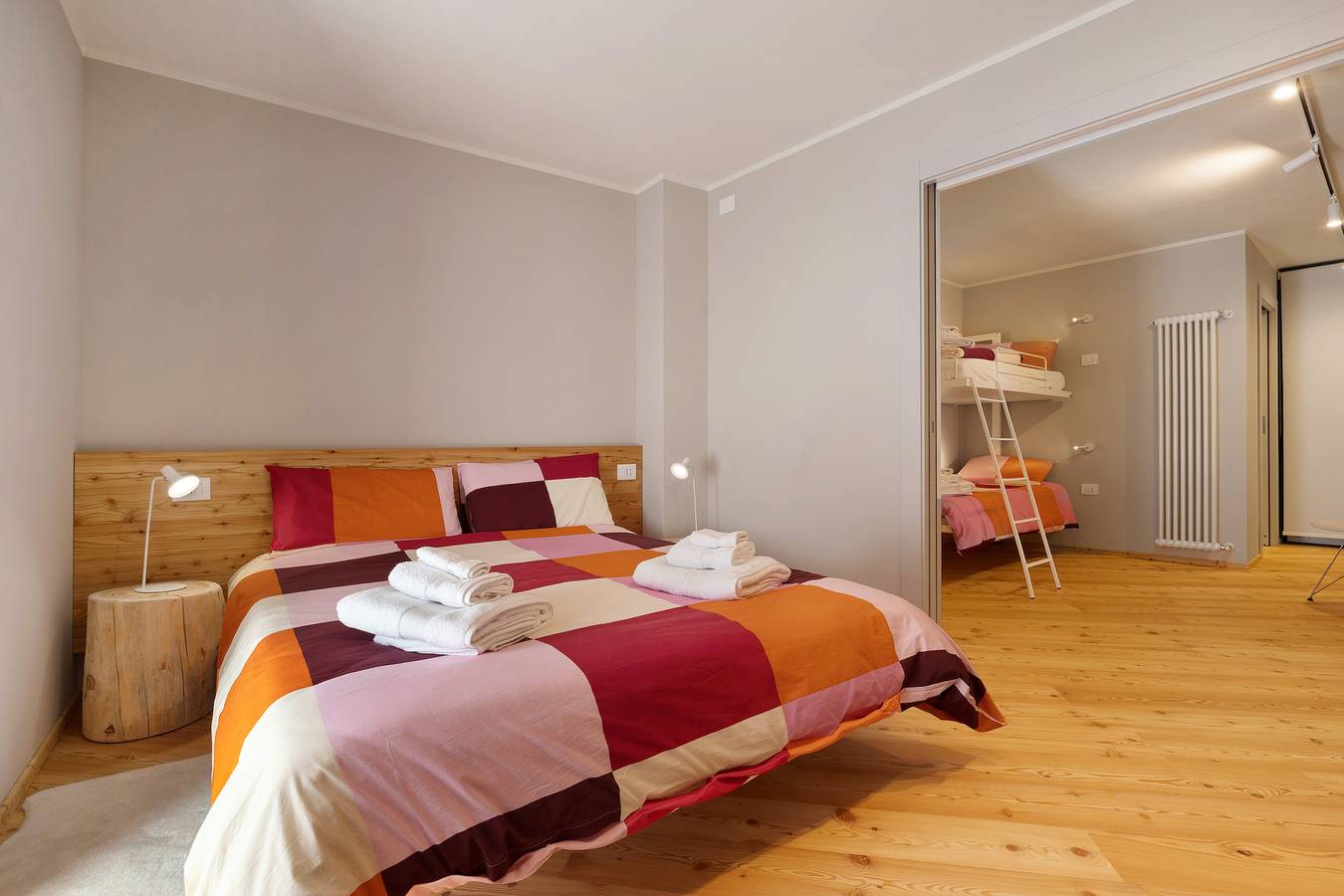 Apartamento entero, Apartamento 'Pink' con vistas a la montaña, balcón y Wi-Fi in Pinzolo, Carisolo