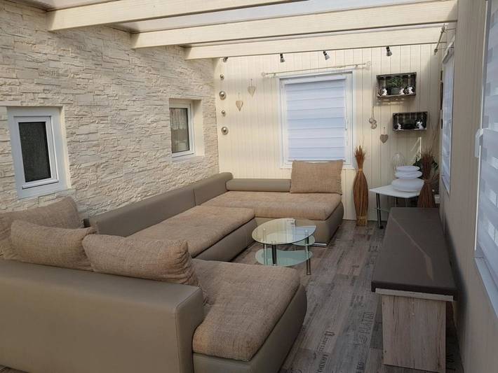 Ferienhaus für 11 Personen, mit Terrasse und Garten sowie Pool und Ausblick in Halbemond