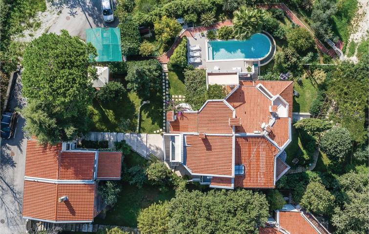 Ganze Ferienwohnung, Gemütliche Ferienwohnung mit Terrasse und Pool, 1,5 km vom Strand entfernt in Banjole, Südküste Istrien