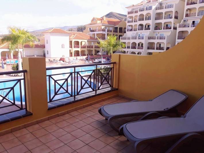 Ferielejlighed for 5 personer, med terrasse og pool - 1