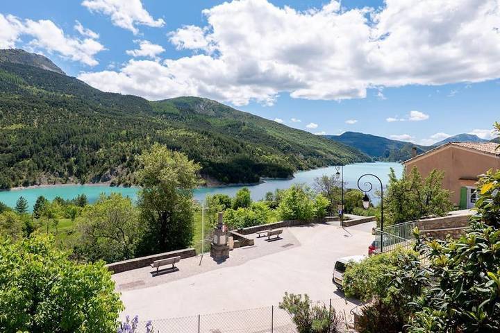 Location de vacances pour 8 personnes, avec terrasse et vue, animaux acceptés à Saint-Julien-du-Verdon - 2