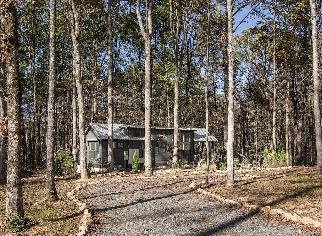 Enjoy the lake & mountain retreat at The Water & Woods Tiny Home in Grundy County