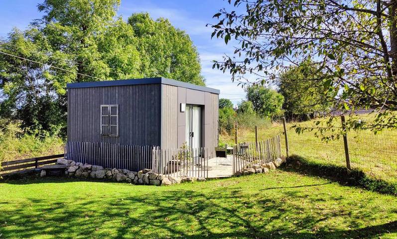 Location de vacances pour 2 personnes, avec jardin et vue à Aumont-Aubrac