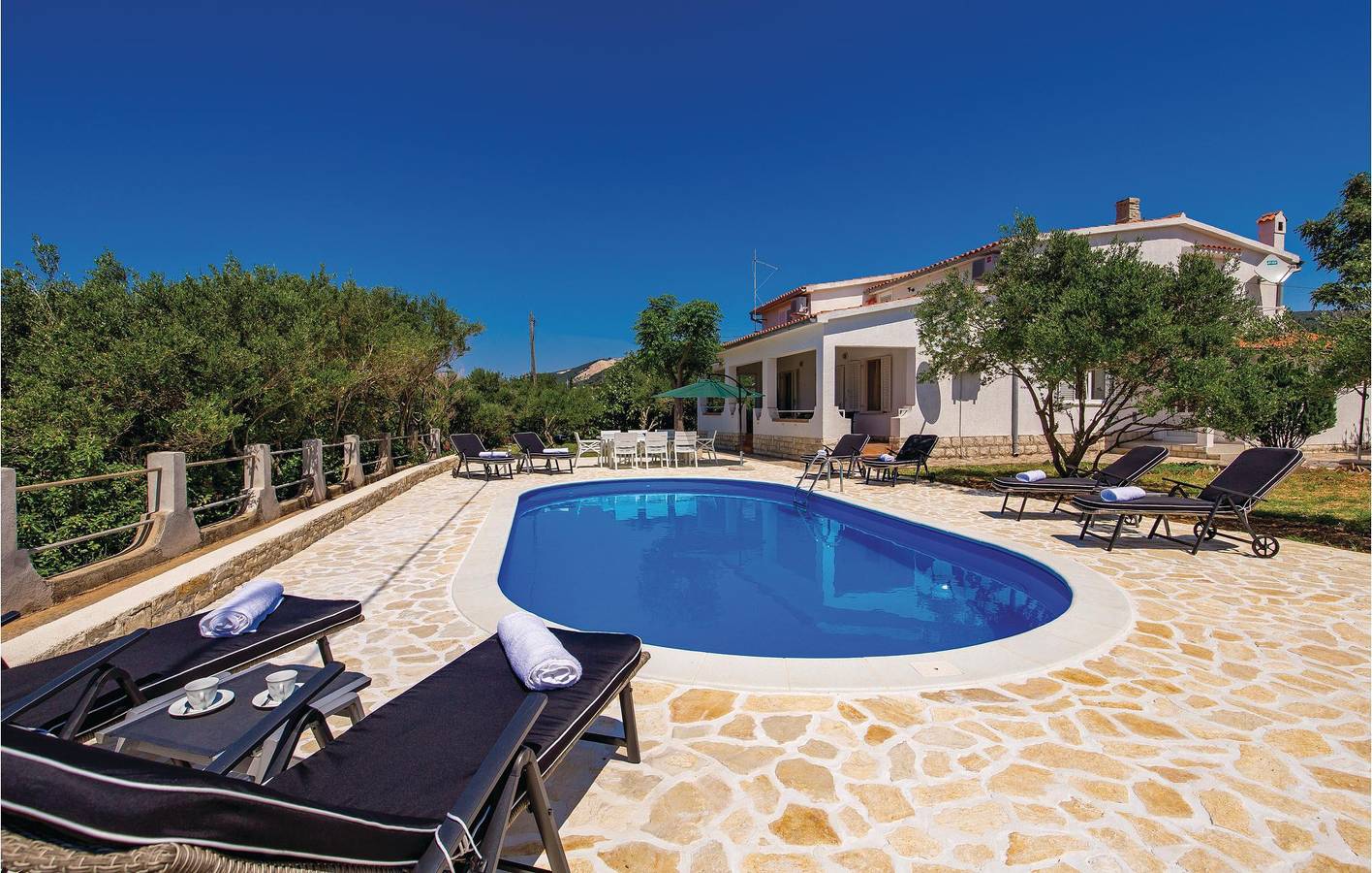 Ganze Ferienwohnung, Ferienwohnung für 4 Personen mit Terrasse in Kaštel (Barbat), Barbat na Rabu