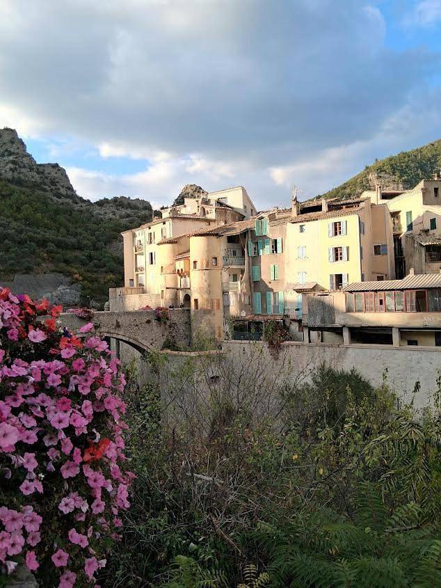 Chambre d’hôte pour 2 personnes, avec Terrasse et Vue dans les Alpes-de-Haute-Provence