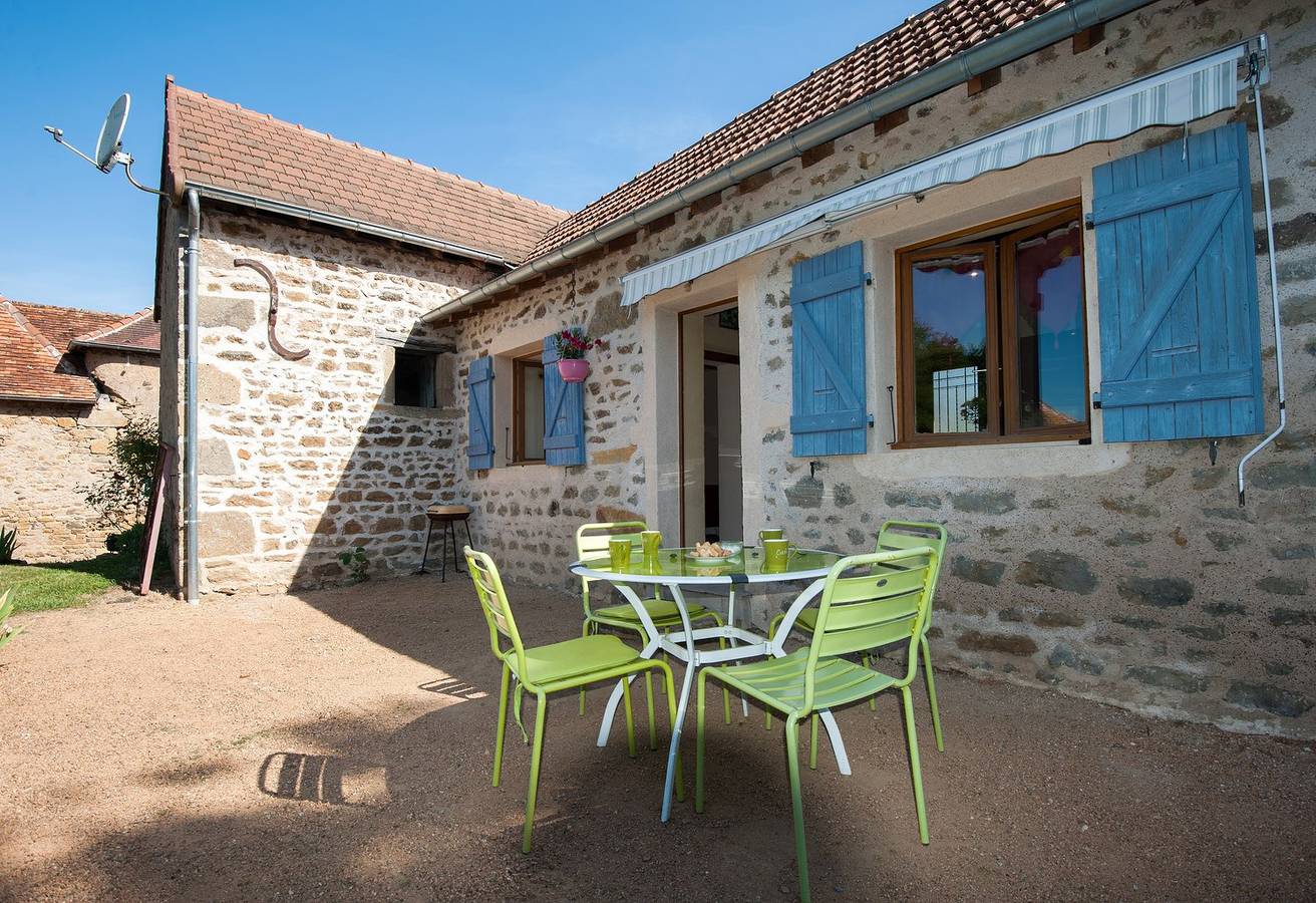 Gîte für 2 Personen mit Terrasse in Dyo, Charolles und Umgebung