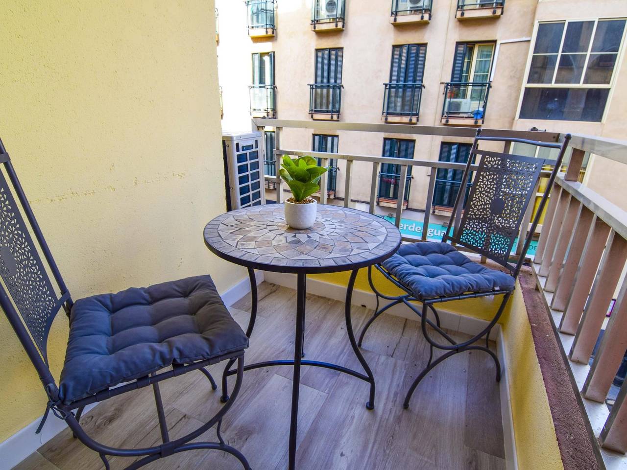 Apartamento vacacional entero, Letmalaga Square Merced A in Málaga Centro, Málaga