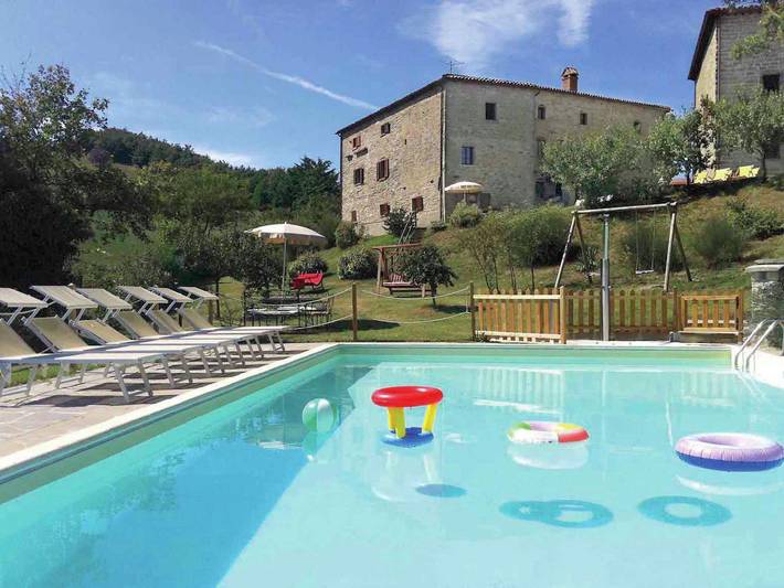 Agriturismo per 8 persone, con Terrazza e Giardino nonché Piscina a Apecchio