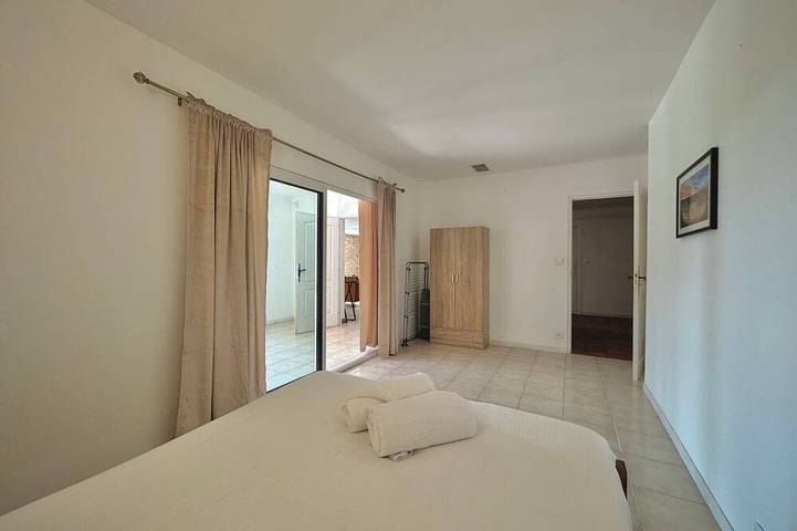 Villa sleeps 14, private pool, near Pont du Gard in Bezouce, Region de Nimes