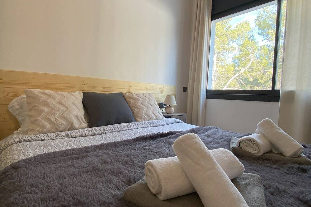 Villa Avril for families and groups near Sitges - 7 Bedrooms - Xxl private pool in Olivella, Garraf