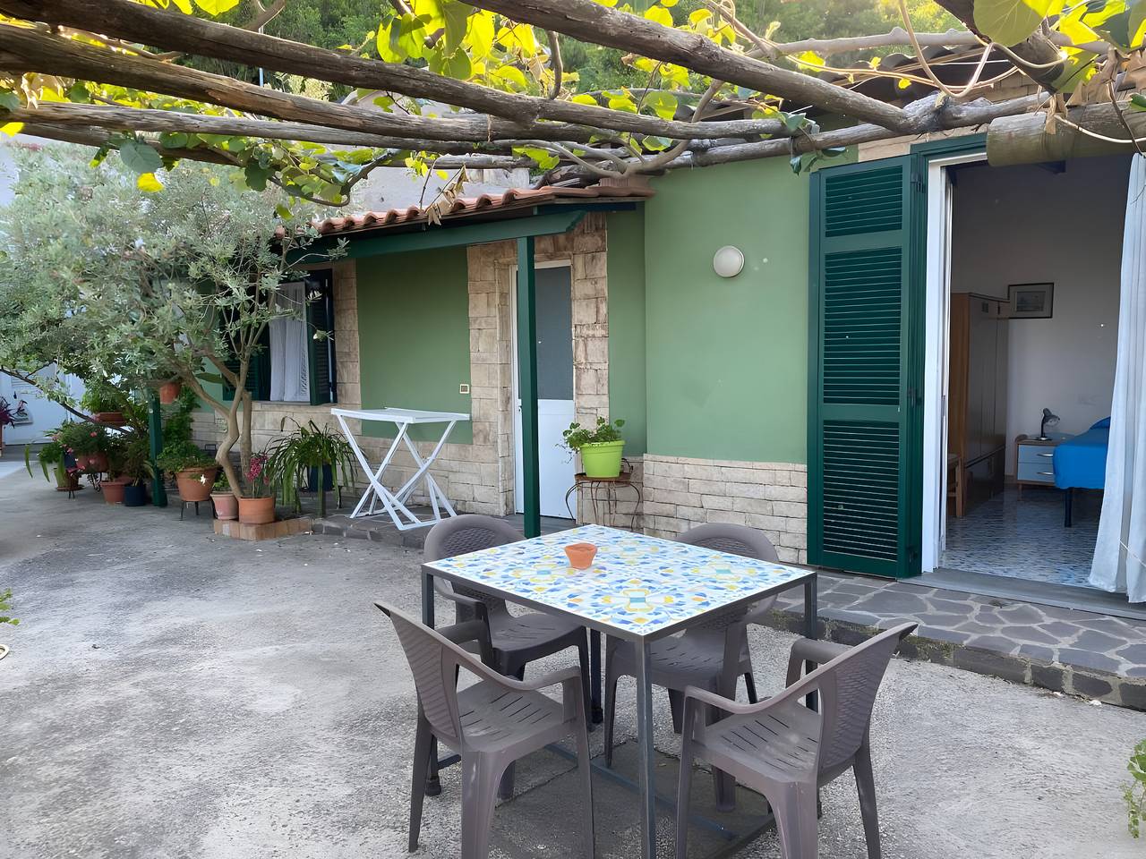 Geheel appartement, Appartement 'Bilocale Con Vista Mare' met zeezicht, privéterras en wifi in Barano d'Ischia, Ischia