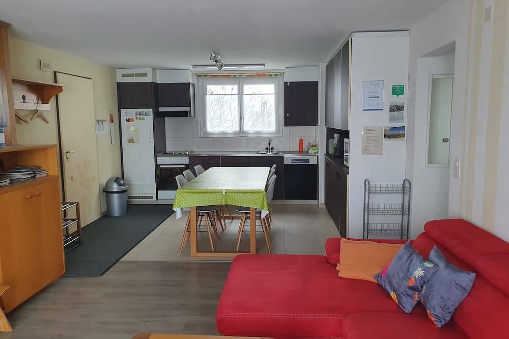 Ganze Wohnung, Ferienwohnung mit grosser Terrasse und Aussicht auf See und Berge in Emmetten, Vierwaldstättersee