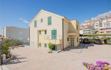 Ferienhaus für 6 Personen, mit Terrasse und Pool in Makarska